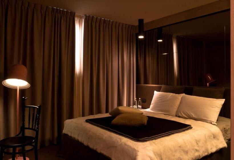 سوییت جونیور, Alexander Charme