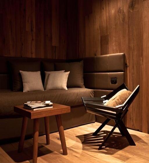 سوییت جونیور, Alexander Charme