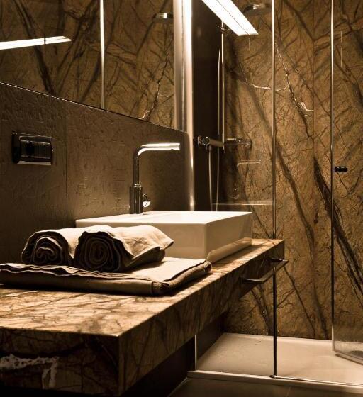 سوییت, Alexander Charme