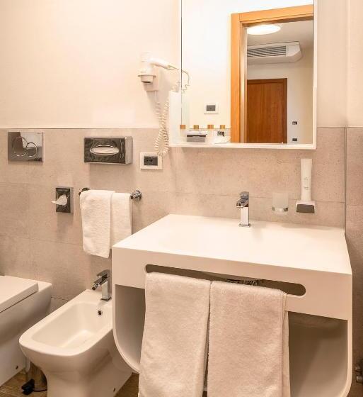 جناح جونيور, Ambassador