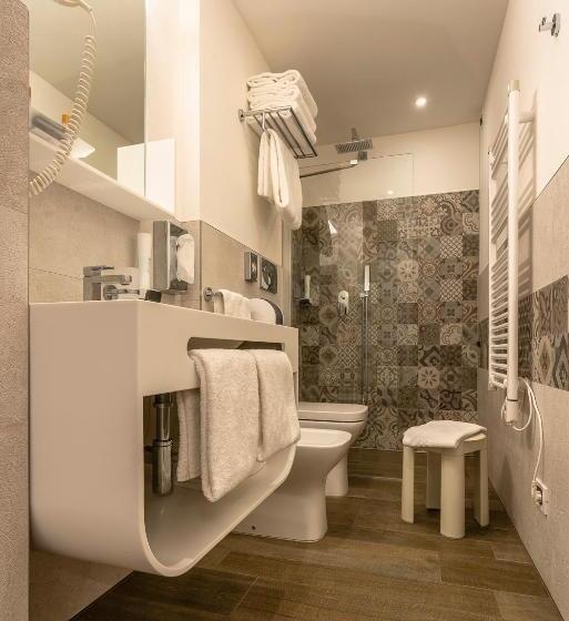 غرفة ديلوكس, Ambassador