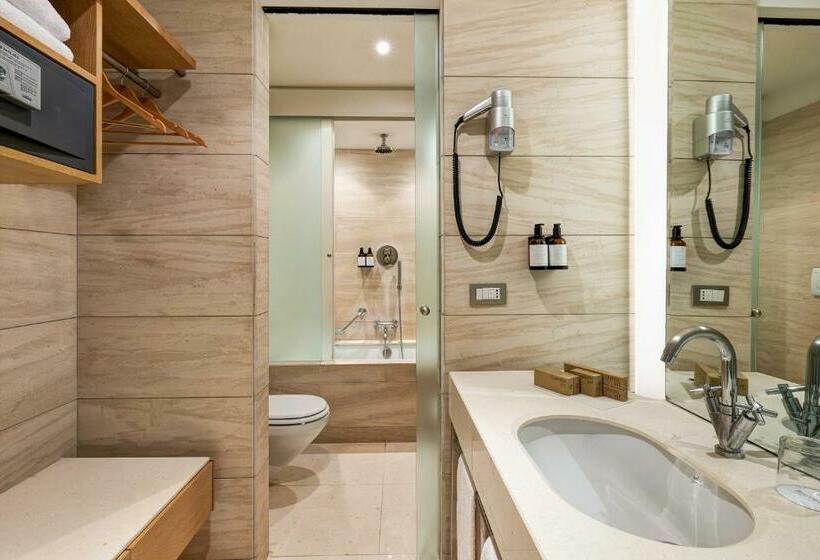 חדר משפחתי, Precise House Mantegna Roma