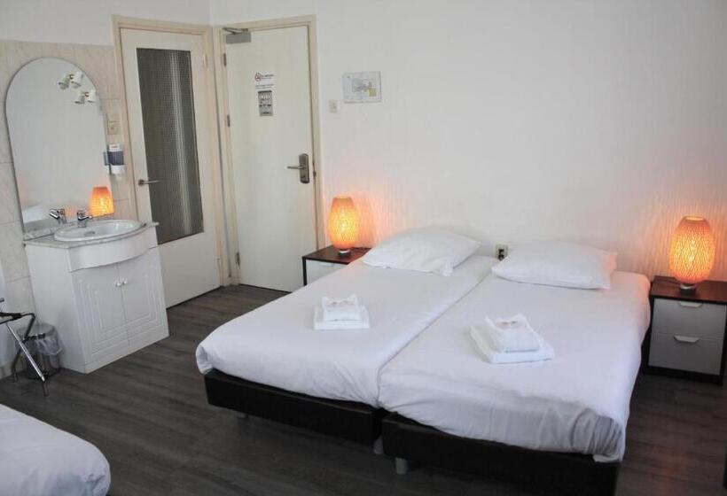 חדר סטנדרט לשלושה עם חדר אמבטיה משוף, Benno