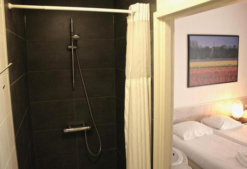 חדר סטנדרט לשלושה, Benno