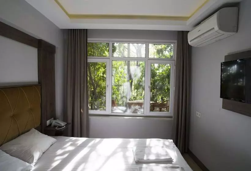Deluxe Room, Bucoleon By Cheers