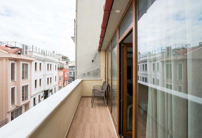 Delüks Üç Kişilik Oda, Bucoleon By Cheers