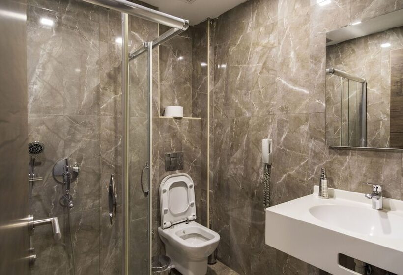 Delüks Üç Kişilik Oda, Bucoleon By Cheers