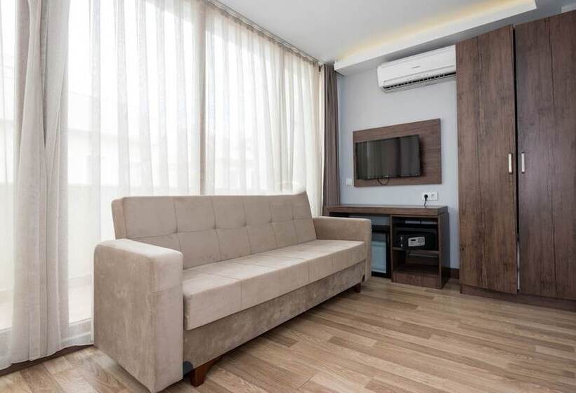 Delüks Üç Kişilik Oda, Bucoleon By Cheers