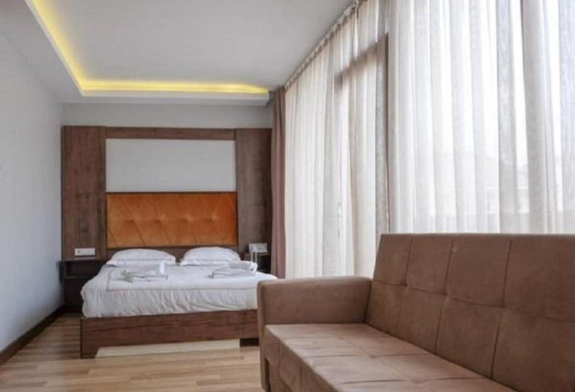 Delüks Üç Kişilik Oda, Bucoleon By Cheers