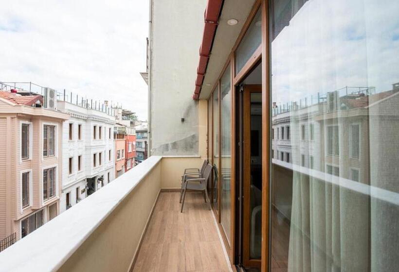 Delüks Üç Kişilik Oda, Bucoleon By Cheers