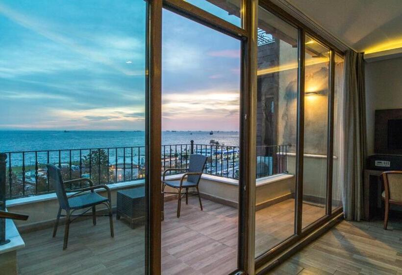 Suite with Terrace, Bucoleon By Cheers