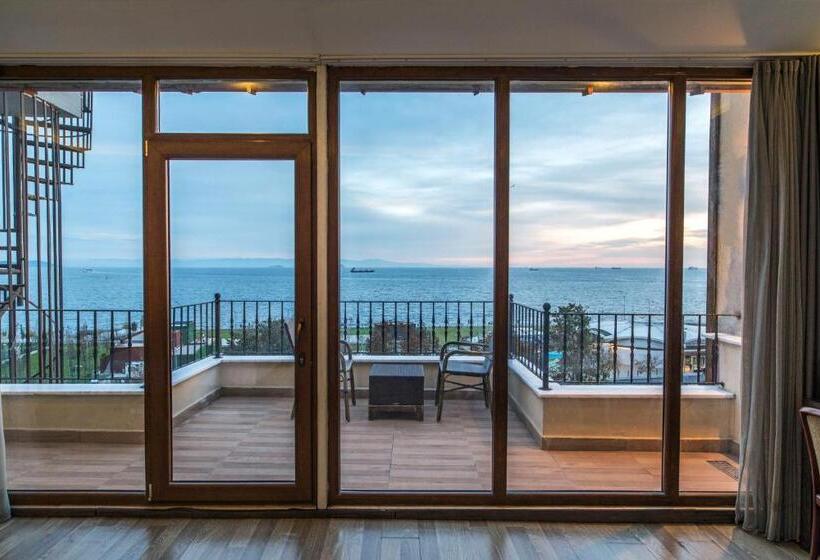 Suite with Terrace, Bucoleon By Cheers