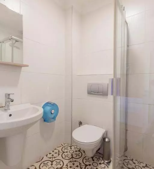 Standard Triple Room, Bucoleon By Cheers