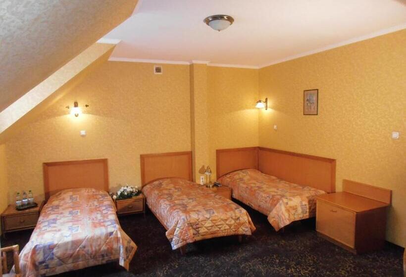 חדר סטנדרט לשלושה, Calisia