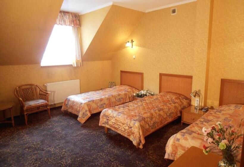 חדר סטנדרט לשלושה, Calisia