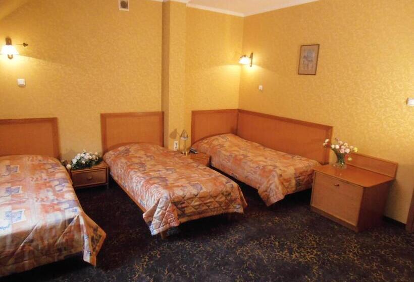 חדר סטנדרט לשלושה, Calisia