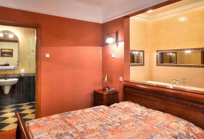 מיטת קינג בסוויטה, Calisia