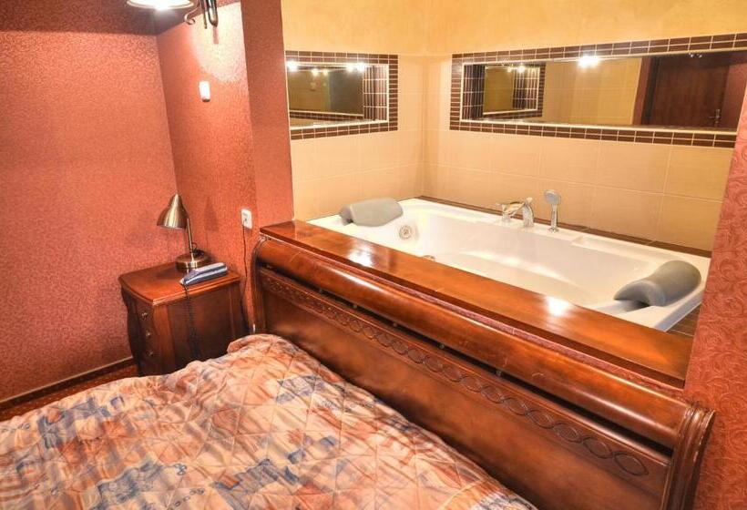 מיטת קינג בסוויטה, Calisia