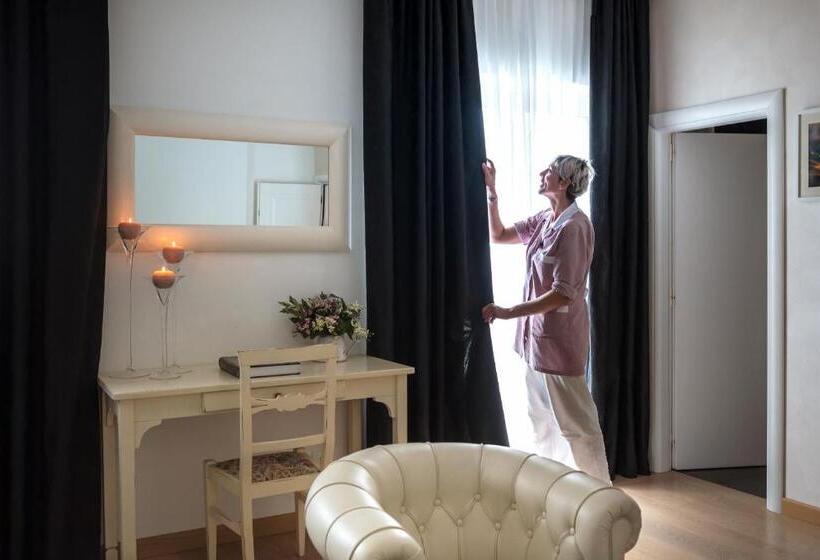 جناح جونيور, Corsignano