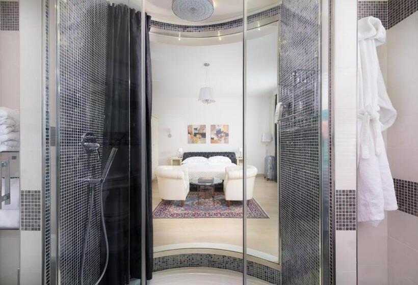 جناح جونيور, Corsignano