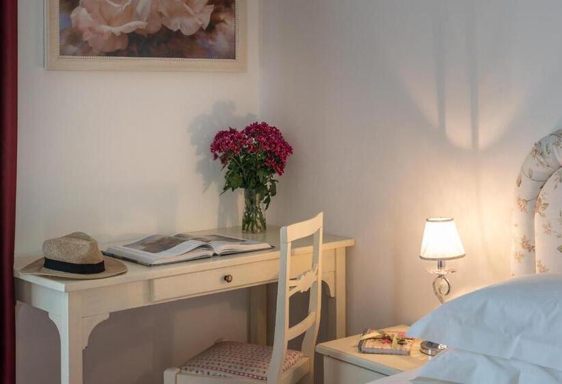 غرفة سوبيريور, Corsignano