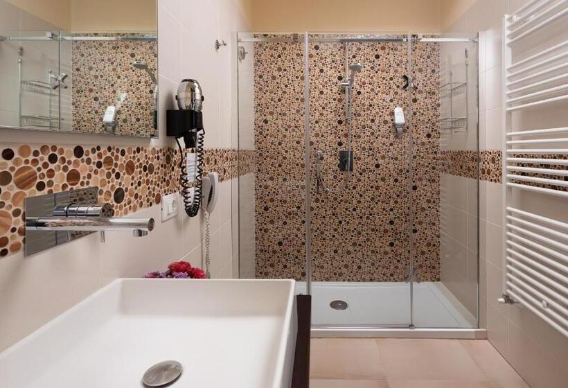 غرفة قياسية ثلاثية, Corsignano