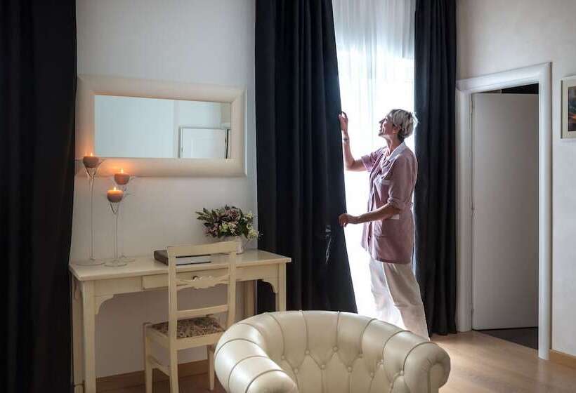 جناح جونيور, Corsignano