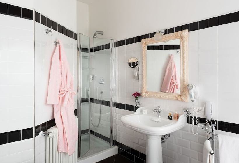 غرفة سوبيريور, Corsignano