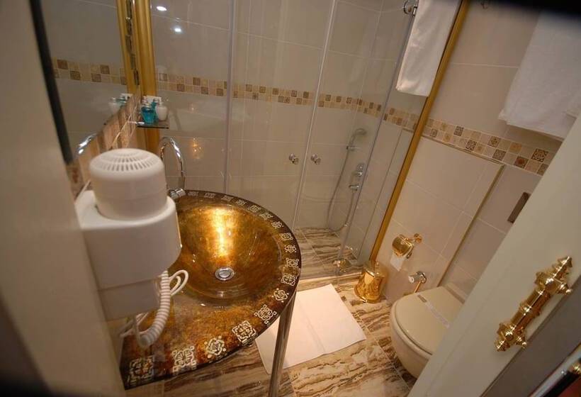 キングサイズベッドのスタンダードルーム, Galata Palace