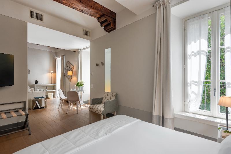 غرفة سوبيريور, Gombit