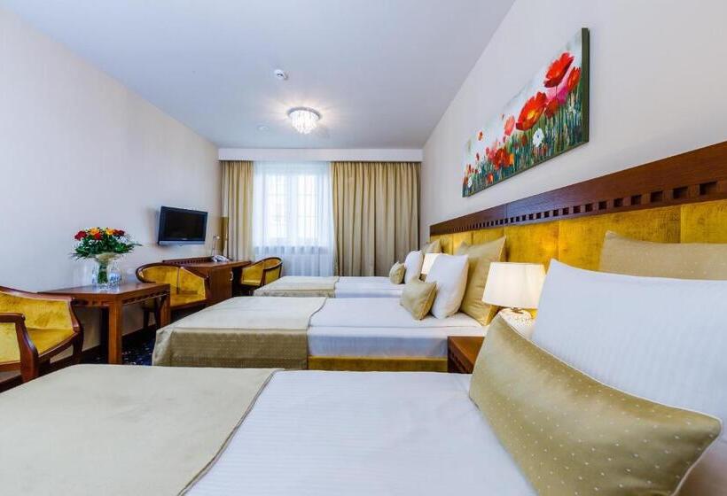 חדר סטנדרט לשלושה, Grein