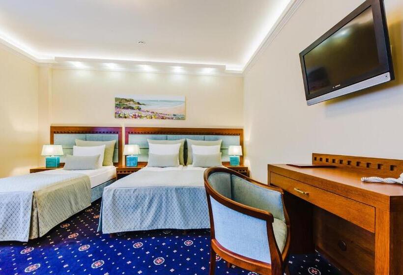 סטודיו משפחתי, Grein