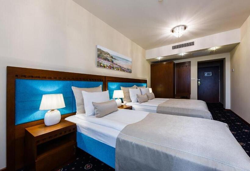 סטודיו משפחתי, Grein