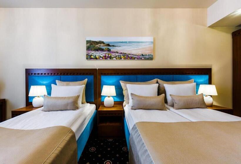 סטודיו משפחתי, Grein