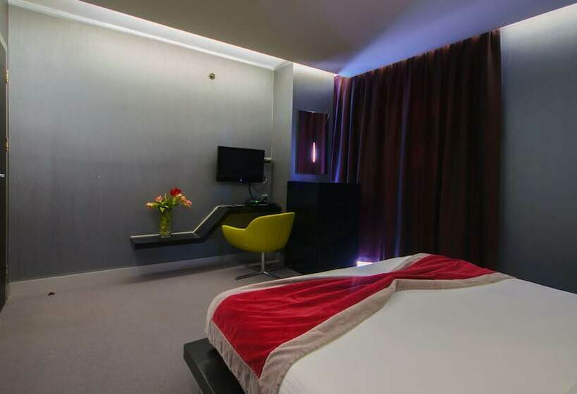 جناح جونيور, Vernazza Suites