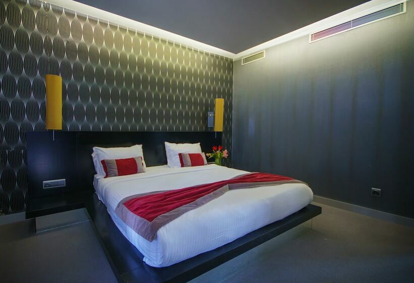 جناح جونيور, Vernazza Suites