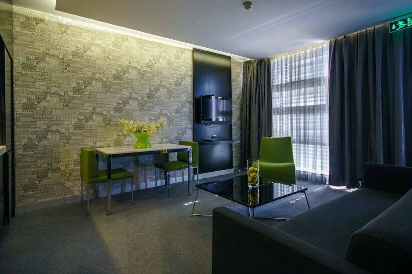 جناح جونيور, Vernazza Suites