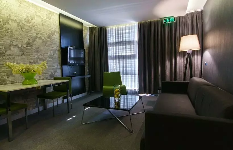 سوییت جونیور, Vernazza Suites
