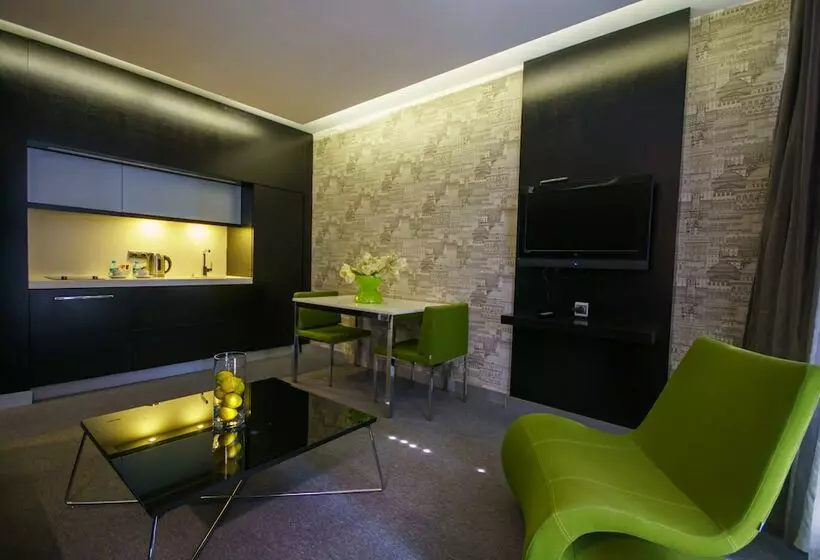 سوییت جونیور, Vernazza Suites
