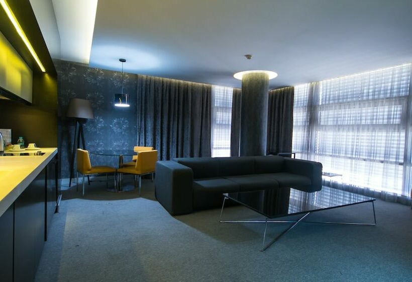 جناح إدارى, Vernazza Suites