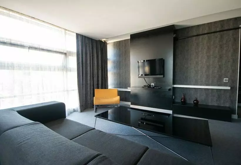 سوییت اجرایی, Vernazza Suites