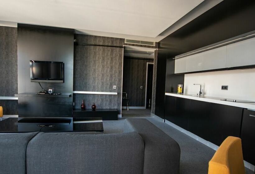 جناح إدارى, Vernazza Suites