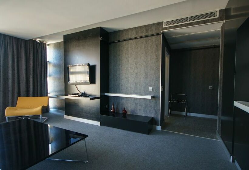 جناح إدارى, Vernazza Suites