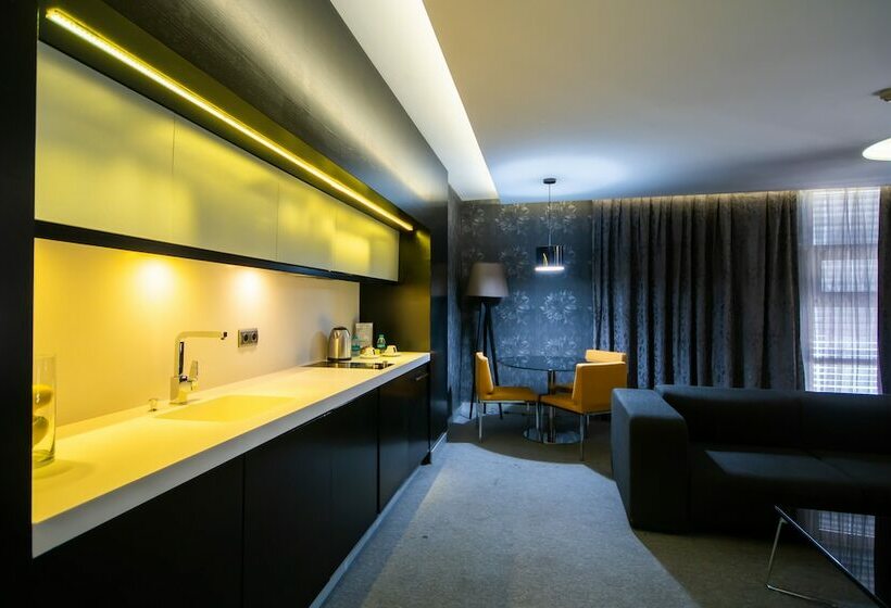 جناح إدارى, Vernazza Suites