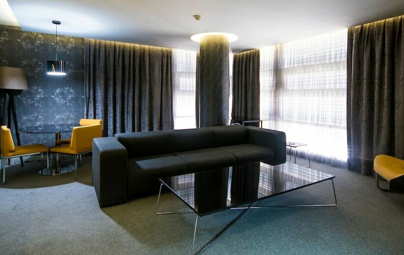 جناح إدارى, Vernazza Suites