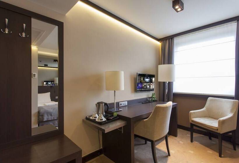 اتاق کلاسیک, Ilonn