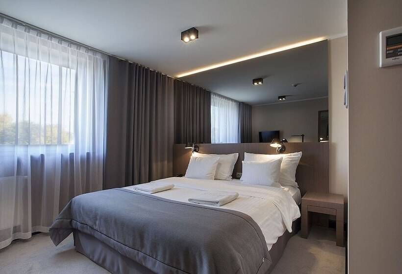 اتاق کلاسیک, Ilonn