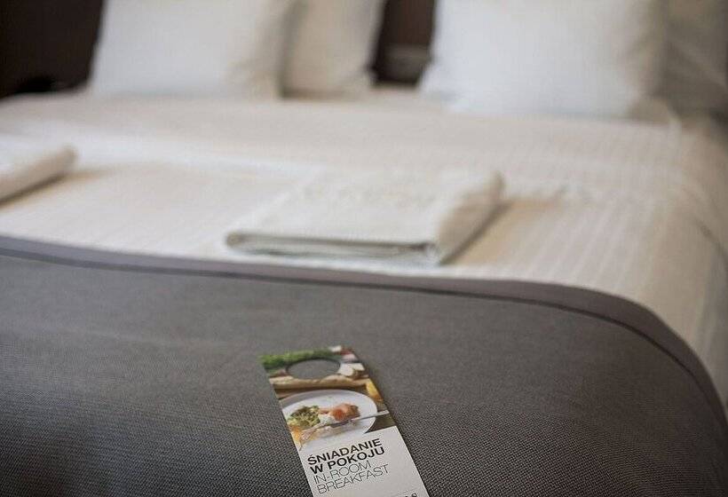 اتاق کلاسیک یک تخته, Ilonn