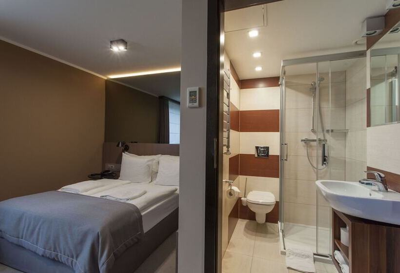 اتاق کلاسیک یک تخته, Ilonn