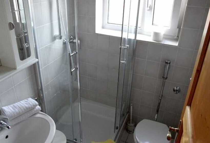 غرفة عائلية, Linde